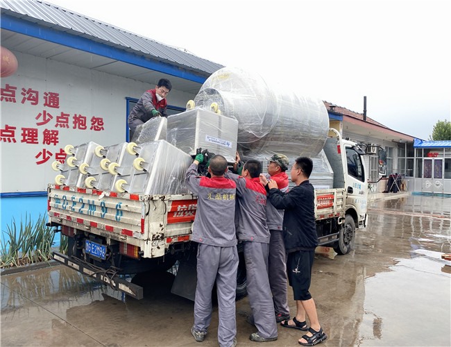 2000L變頻水冷泵真空滾揉機(jī)1臺(tái)，200L不銹鋼料車16臺(tái)，發(fā)貨山東沂水