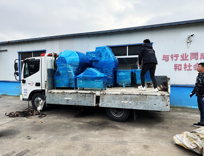 江蘇南京客戶訂購真空滾揉機(jī) 鹽水注射機(jī)各一臺完工發(fā)貨